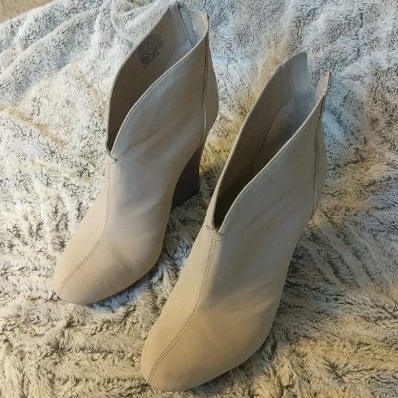 Jennifer Lopez 8 platform wedge booties - Picture 5 of 8